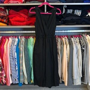 GAP black v neck sleeveless elastic waistband cropped jumpsuit size XS
